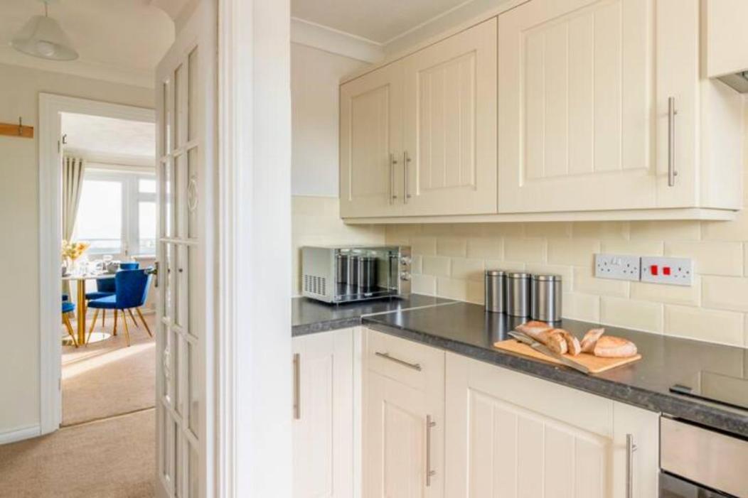 Trendy Sea View 2 Bedroom Sleeps 6 - Free Parking Bournemouth Exterior foto
